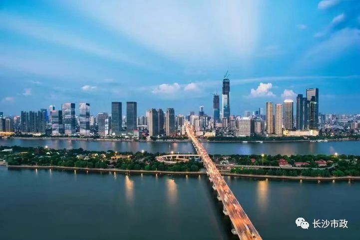 以城市，見未來；與城市，共成長